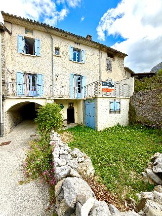 REMUZAT - MAISON DE VILLAGE SPACIEUSE / TERRASSE / JARDINET - image n°1