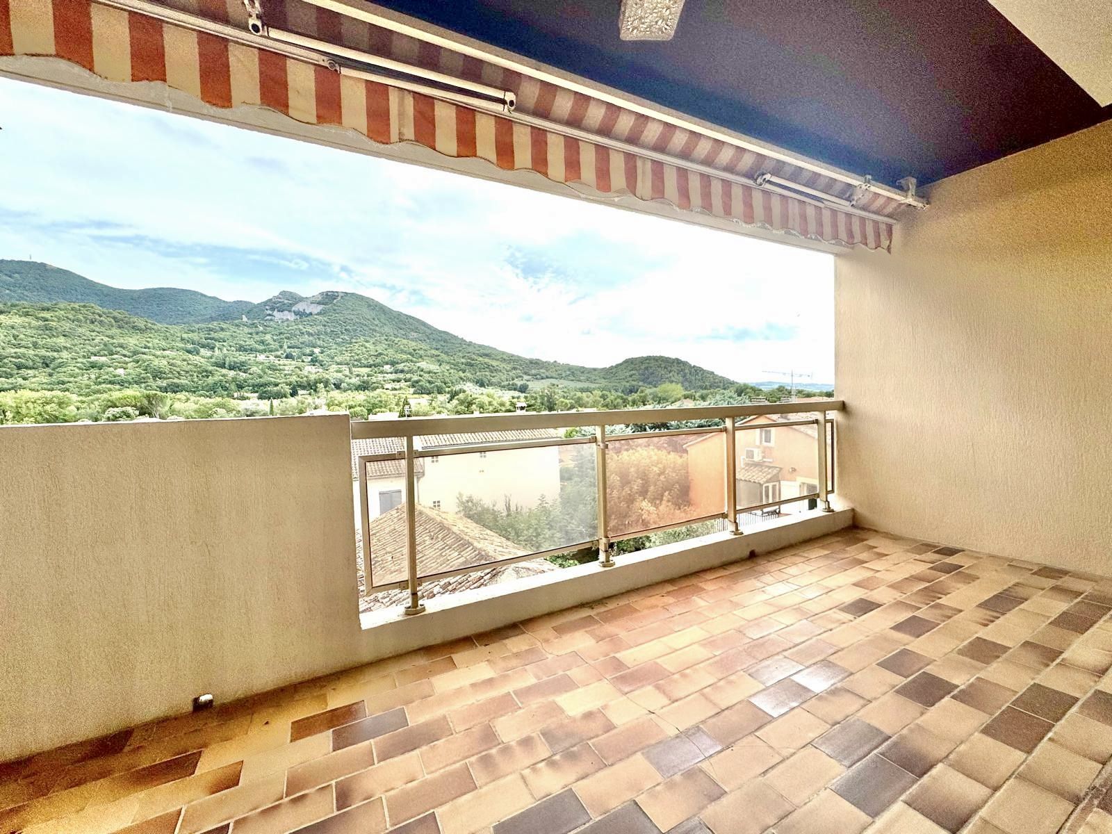 NYONS - APPT T3 /  TERRASSE / ASCENSEUR / GARAGE / CAVE