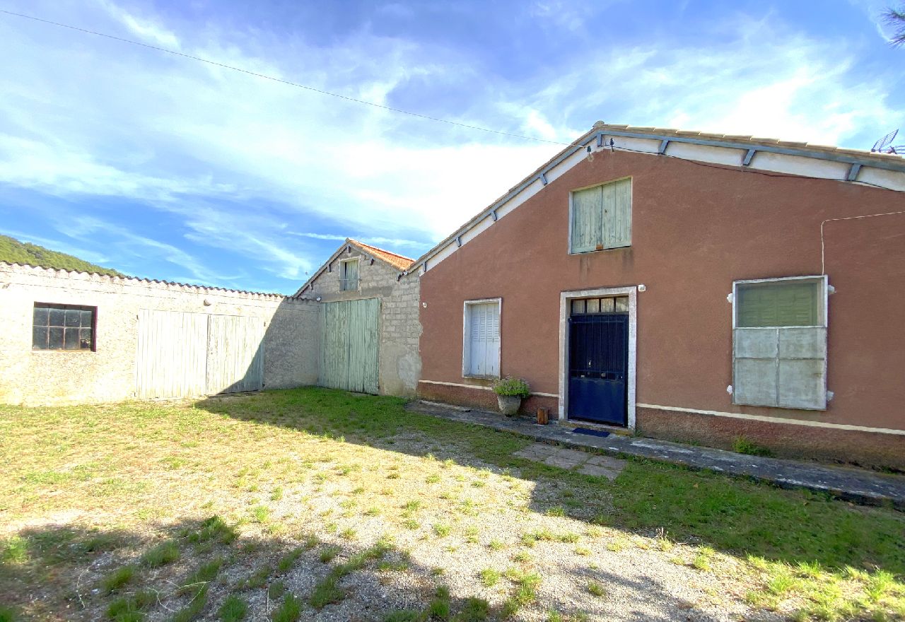 PROCHE BUIS LES BARONNIES - MAISON DE PLAIN PIED AVEC GARAGE