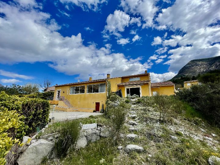 30 MIN DE NYONS - MAISON AVEC GITE ET VUE EXCEPTIONNELLE - image n°1