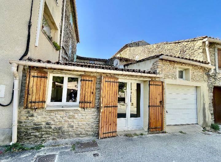 5 MIN DE VAISON - MAISON DE VILLAGE AVEC GARAGE - image n°1