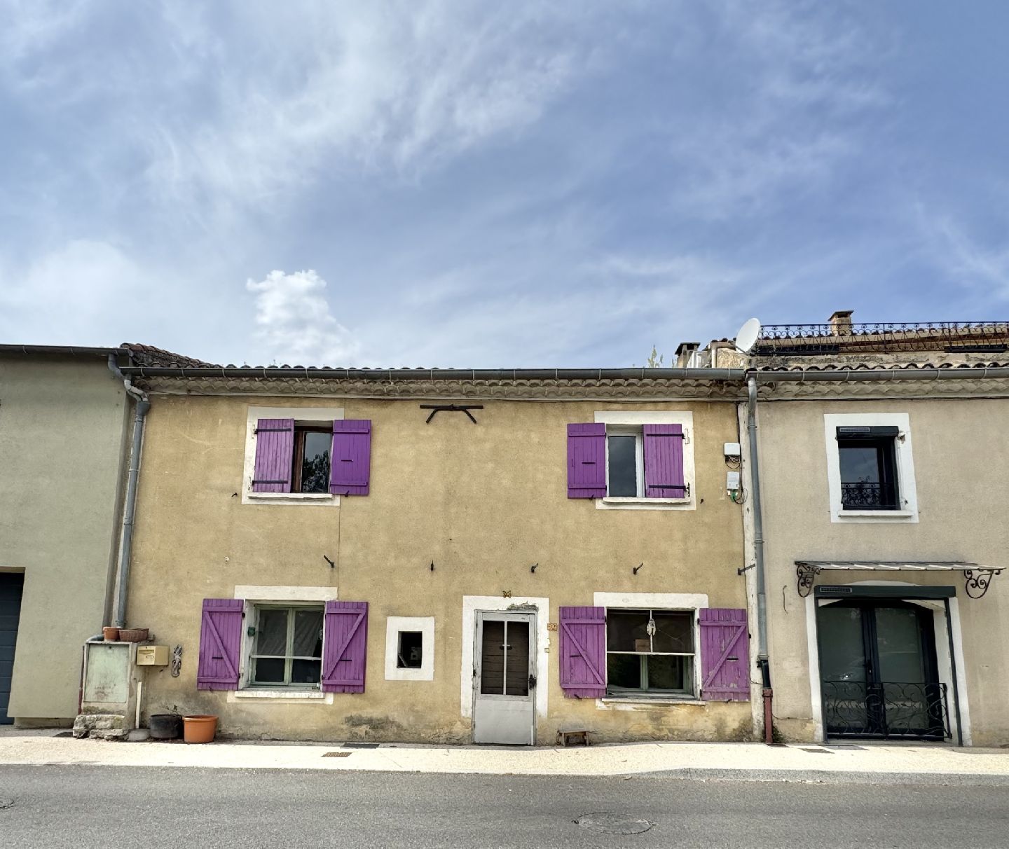 MAISON DE VILLAGE AU CENTRE DE MIRABEL-AUX-BARONNIES AVEC JA