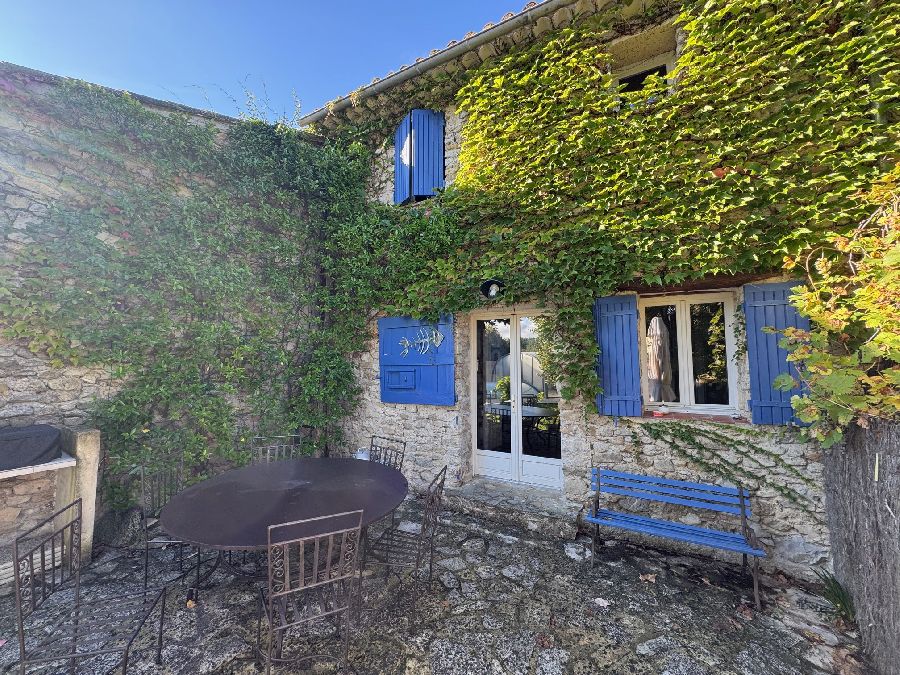 5 MIN DE VAISON - MAISON RENOVEE AVEC PISCINE, TERRASSE ET J