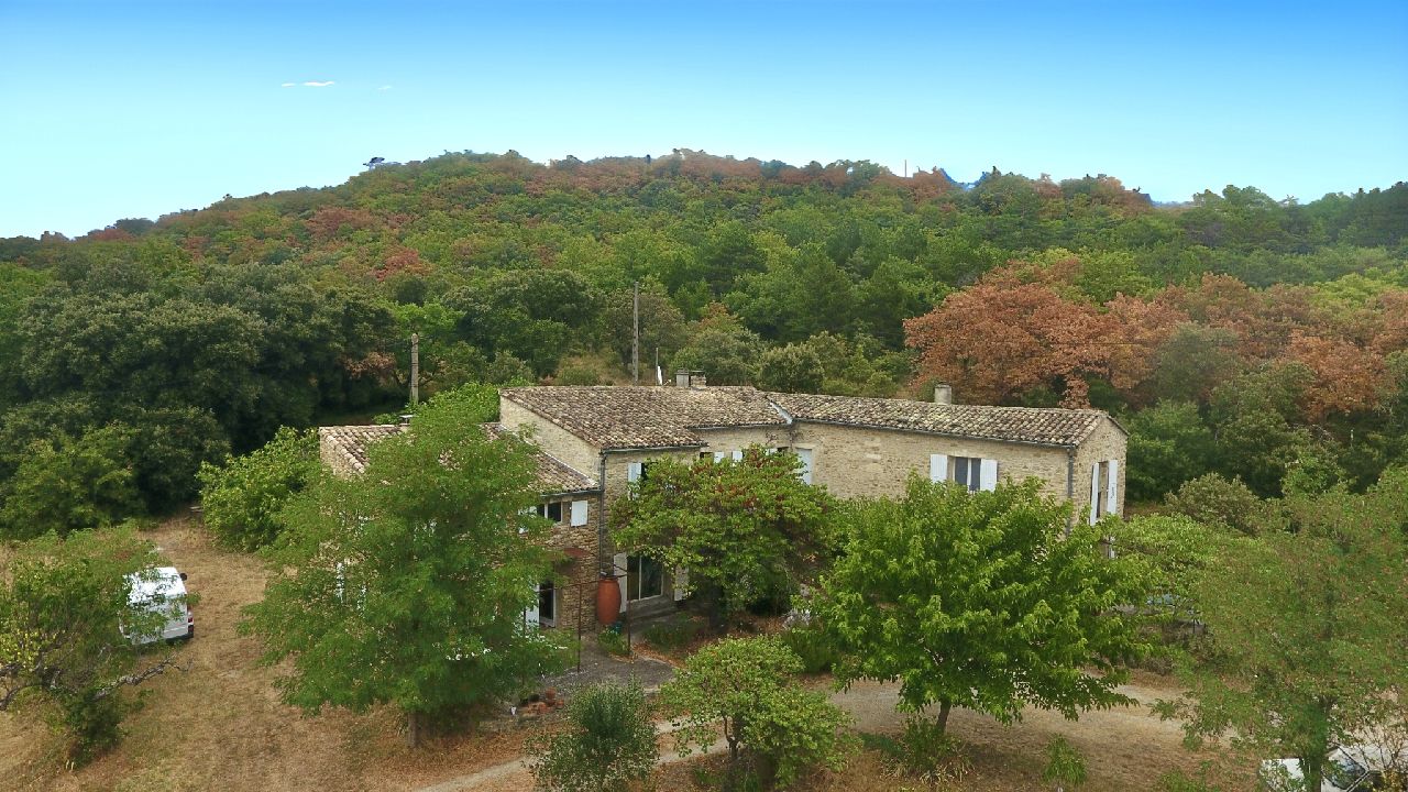 GRIGNAN - MAS AVEC 4 LOGEMENTS