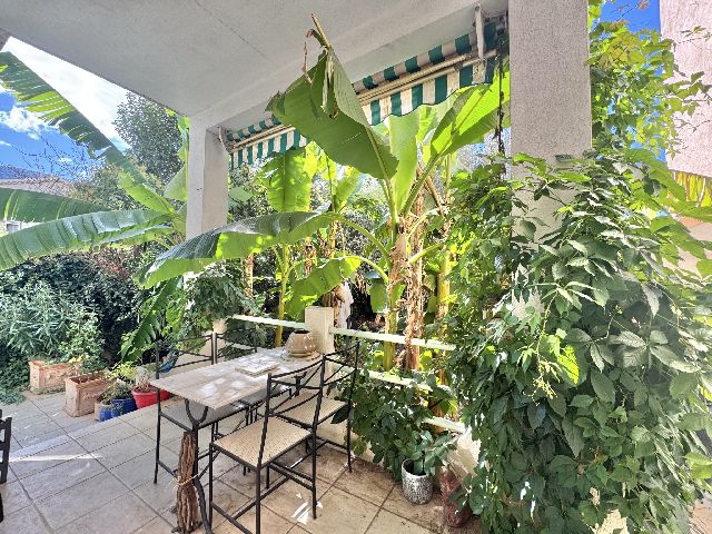 NYONS CENTRE - APPARTEMENT AVEC JARDIN PRIVATIF ET DEPENDANC - image n°1