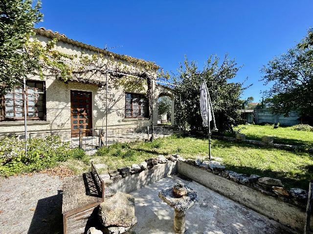 VALREAS CENTRE - MAISON DE PLAIN PIED AVEC JARDIN - image n°1