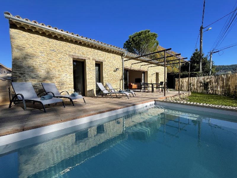 PROCHE VAISON - VILLA RECENTE EN PIERRE - image n°1