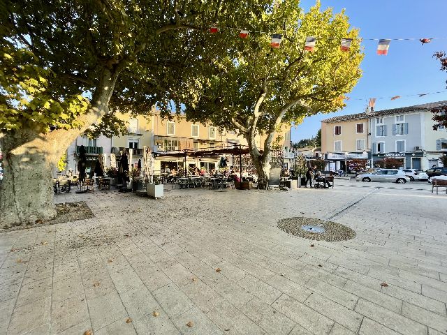 VAISON HYPER CENTRE - DROIT AU BAIL TOUS COMMERCES 37 m2 - image n°1