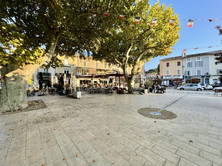 VAISON HYPER CENTRE - DROIT AU BAIL TOUS COMMERCES 37 m2