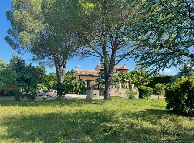 VALREAS - CHARMANTE MAISON AVEC JARDIN ET PISCINE - image n°1
