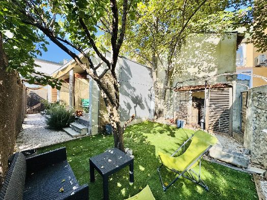 NYONS / ENSEMBLE DE 3 STUDIOS / JARDIN / CENTRE VILLE - image n°1