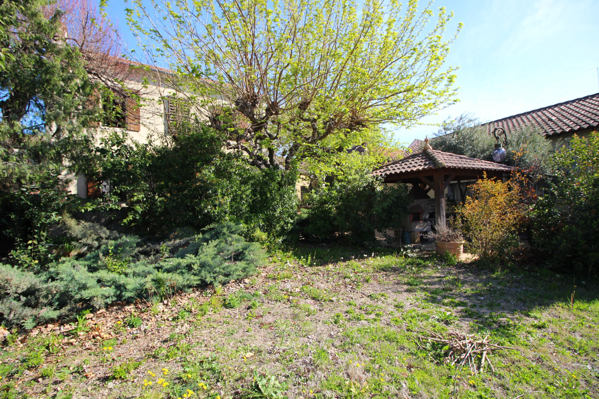 ORANGE - MAISON BOURGEOISE AVEC HANGAR ET PISCINE