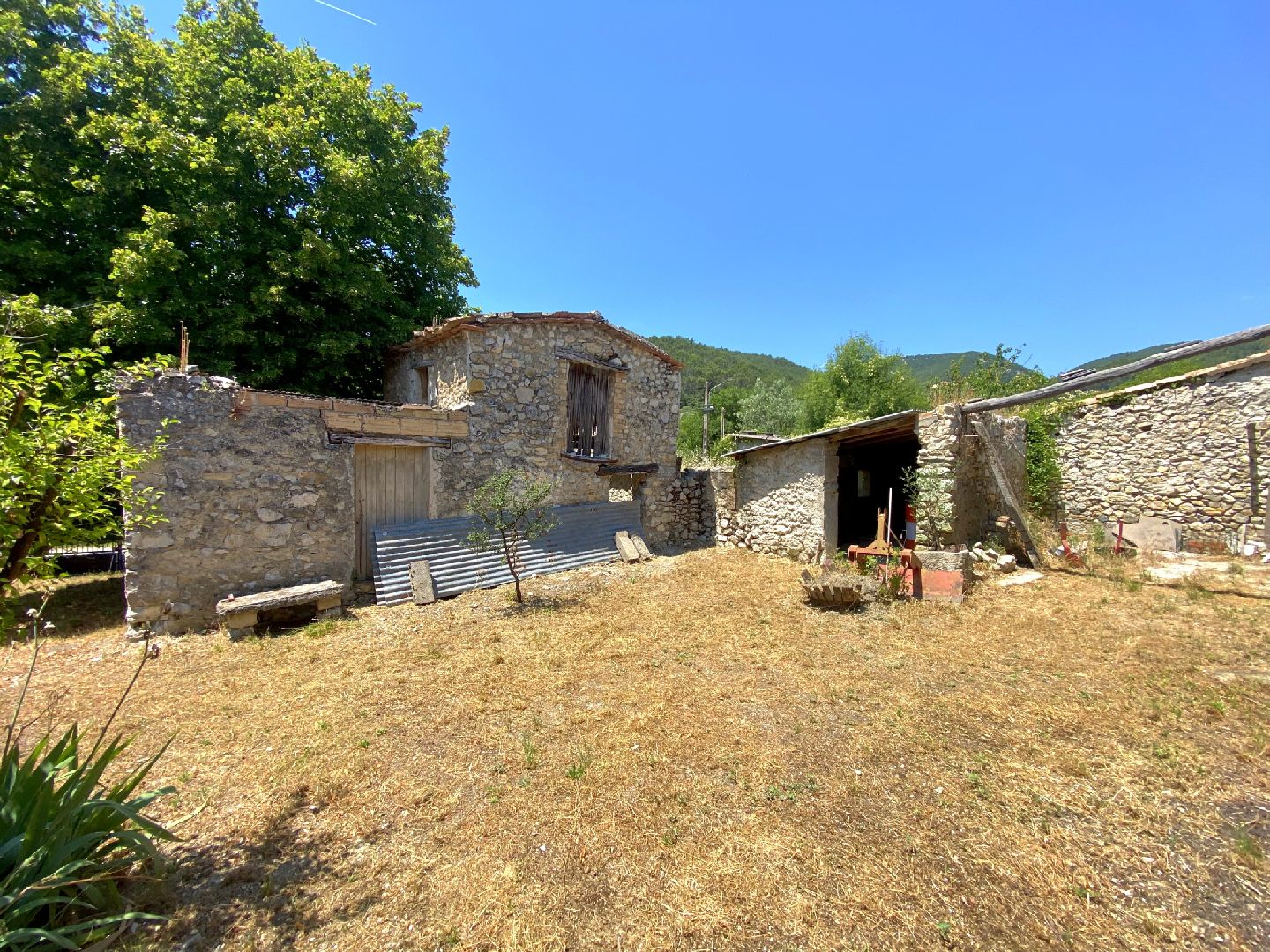 10MN DE BUIS - JOLIE FERME A RENOVER ENTIEREMENT