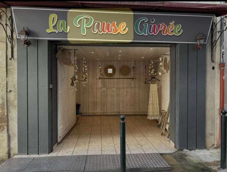 VAISON HYPER CENTRE - DROIT AU BAIL 20 m2 AVEC TERRASSE - image n°1