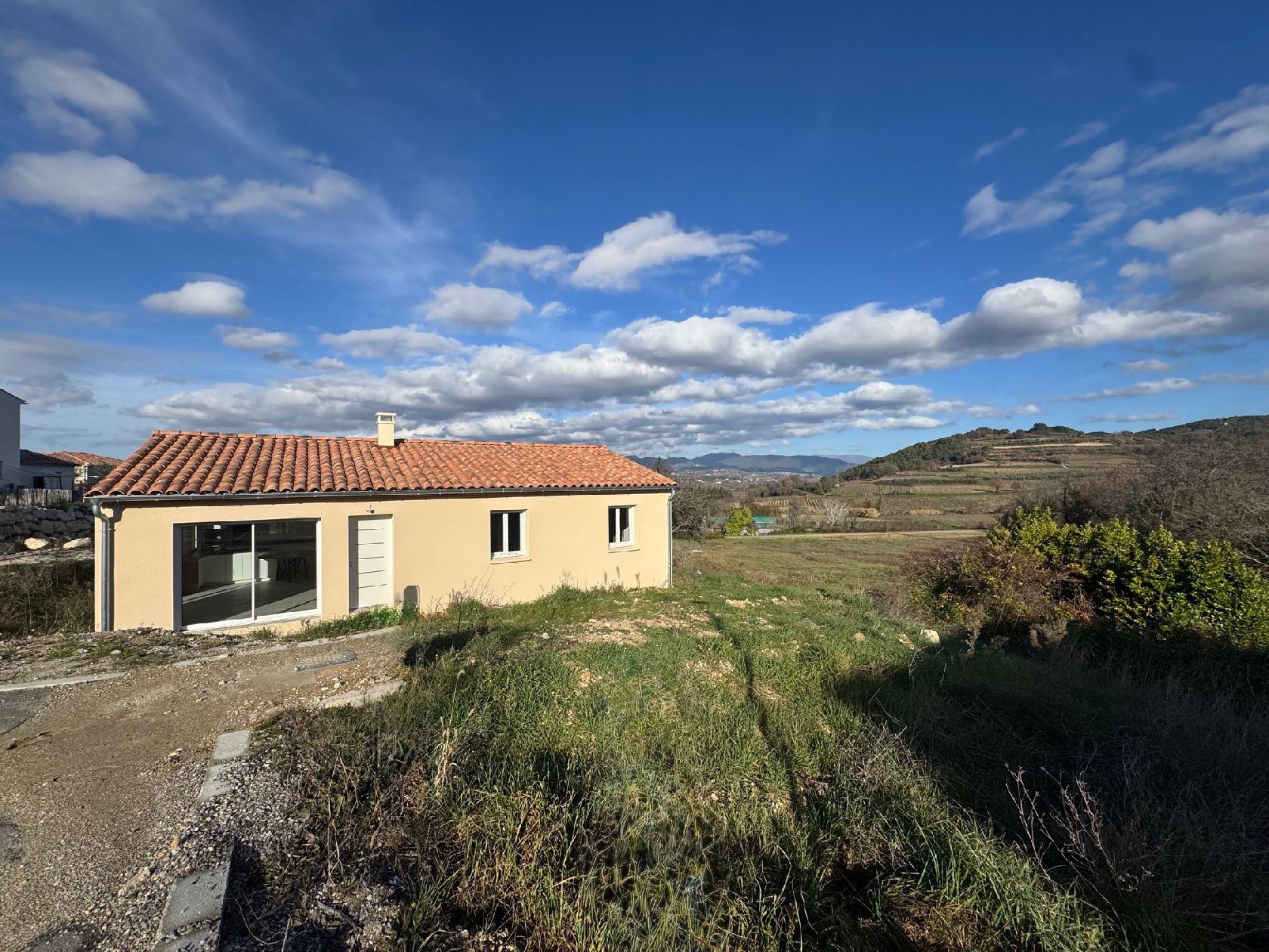 10 MINUTES DE VAISON - VILLA RECENTE AVEC VUE
