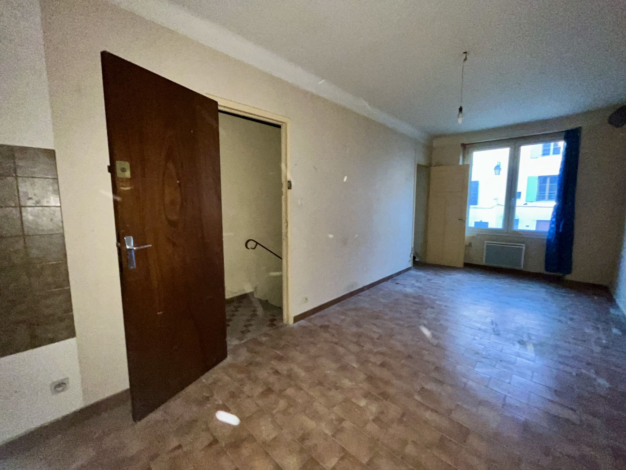 BUIS CENTRE - 2 APPARTEMENTS T2 AVEC GARAGE ET CAVE