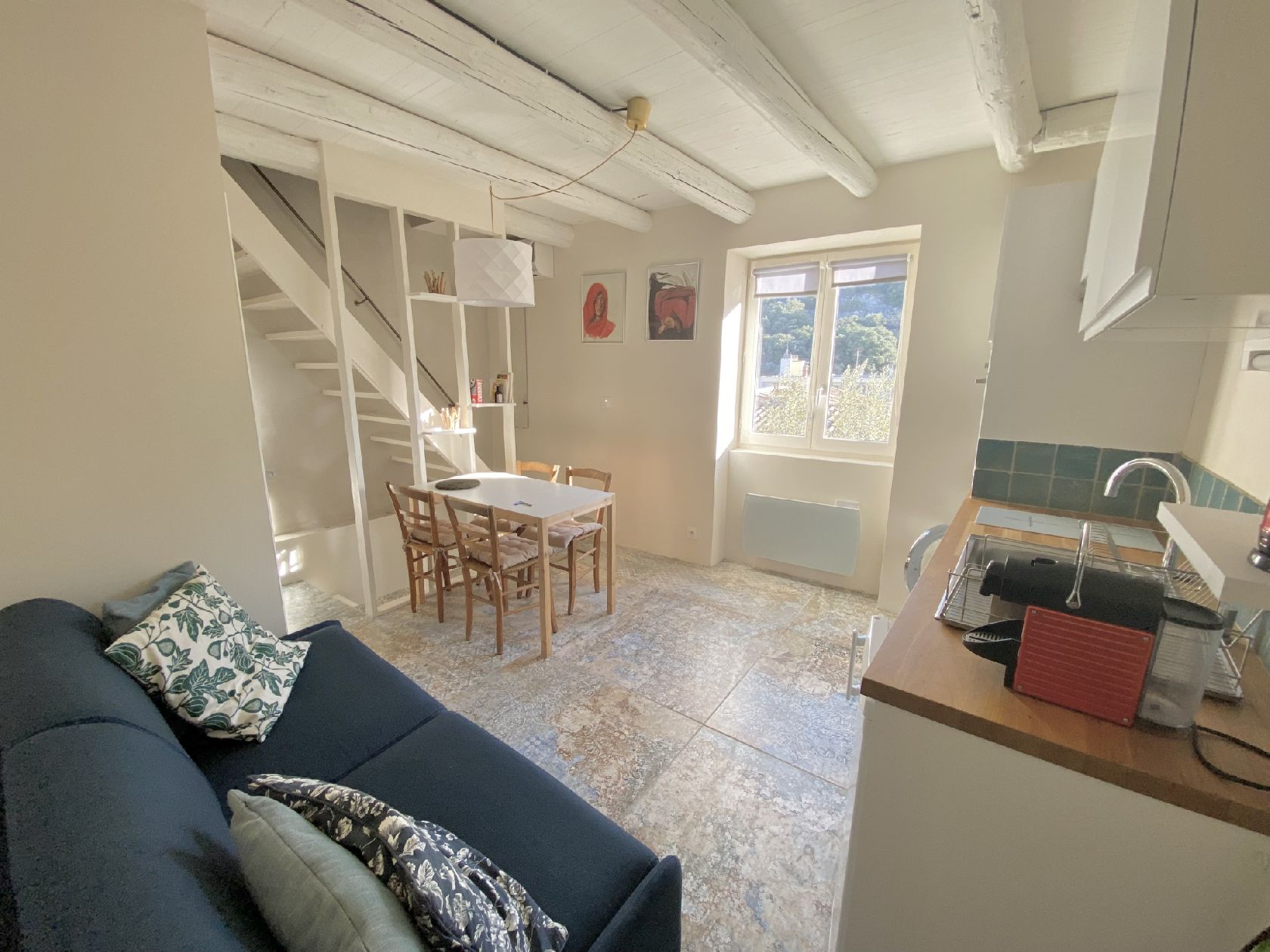 NYONS CENTRE - JOLIE MAISON DE VILLAGE AVEC JARDINET