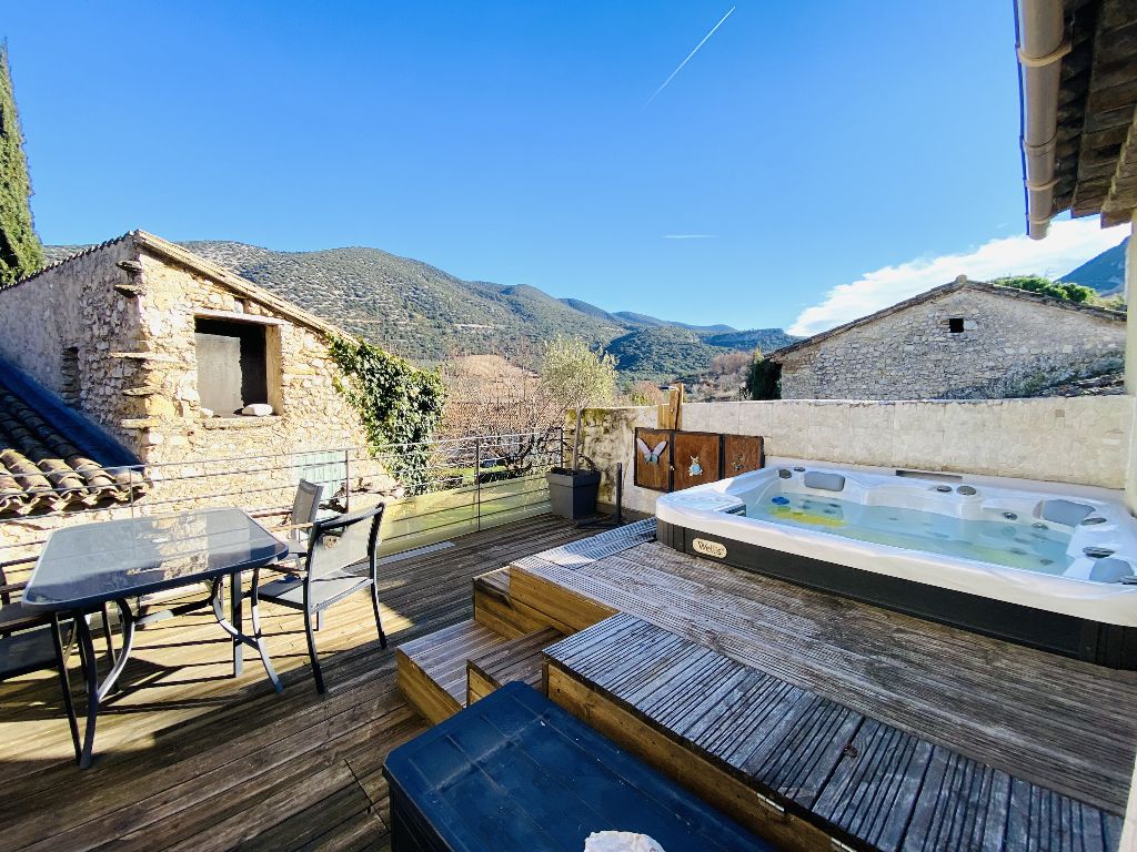 PROCHE MOLLANS - BELLE MAISON DE VILLAGE AVEC TERRASSE