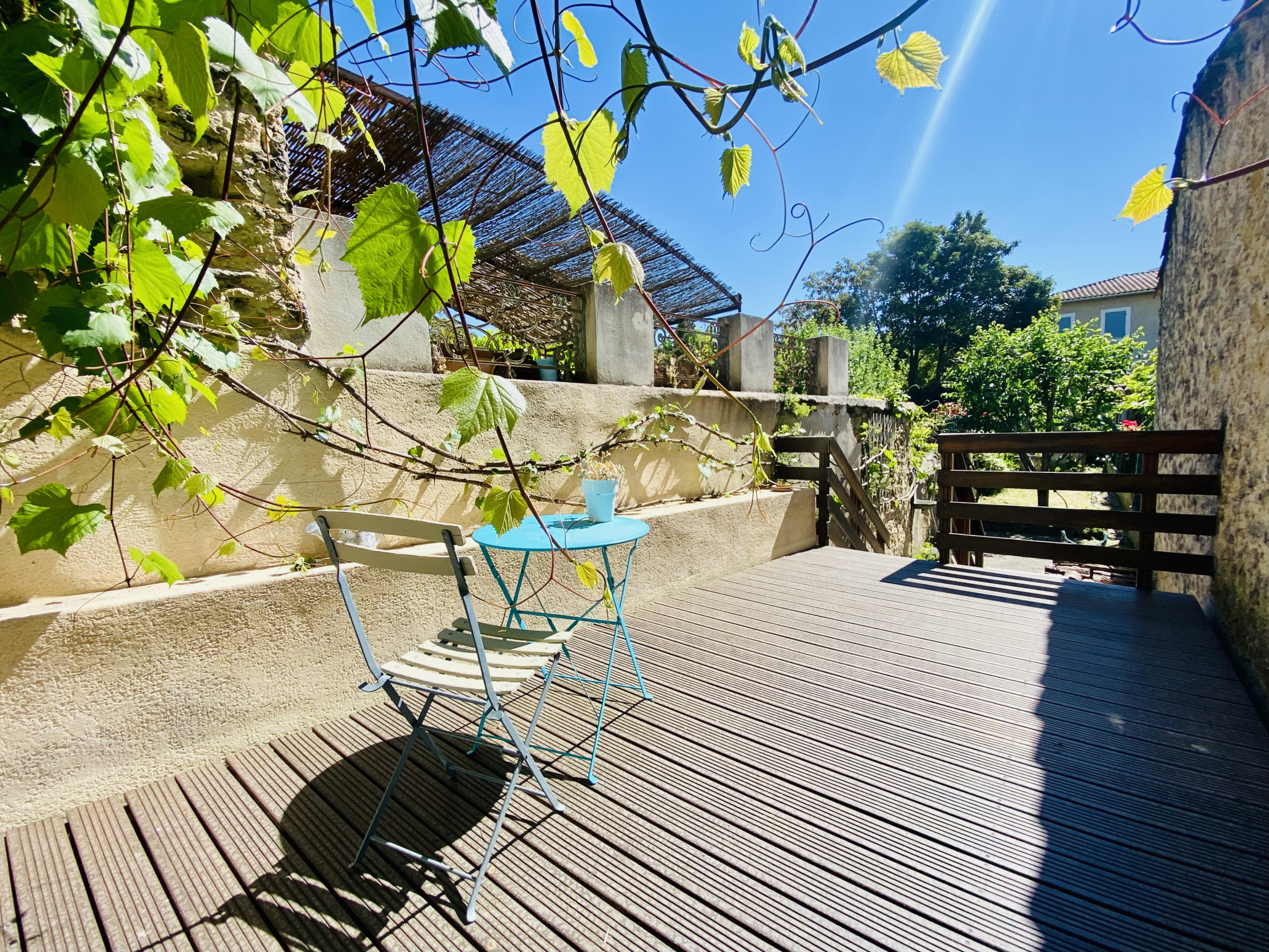 MALAUCENE CENTRE-VILLE - MAISON DE VILLAGE AVEC JARDIN - image n°1