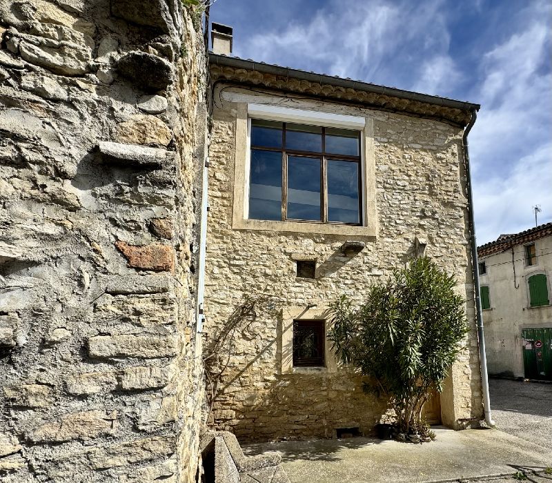 TAULIGNAN - JOLIE MAISON DE VILLAGE