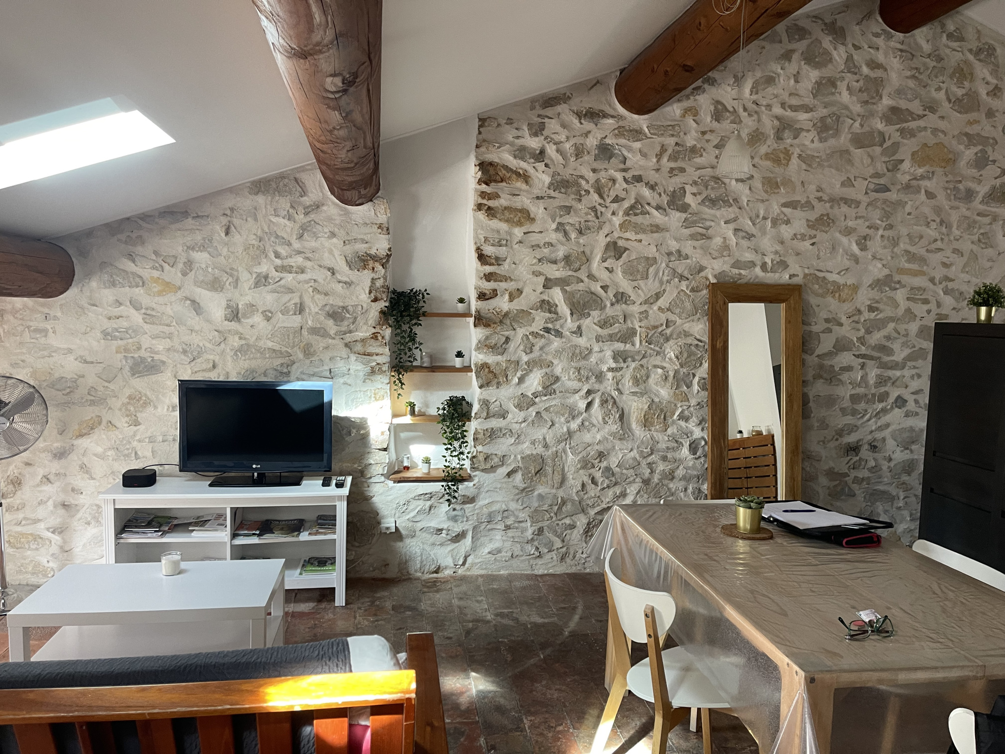 VAISON HYPER CENTRE - SUPERBE LOFT TRAVERSANT