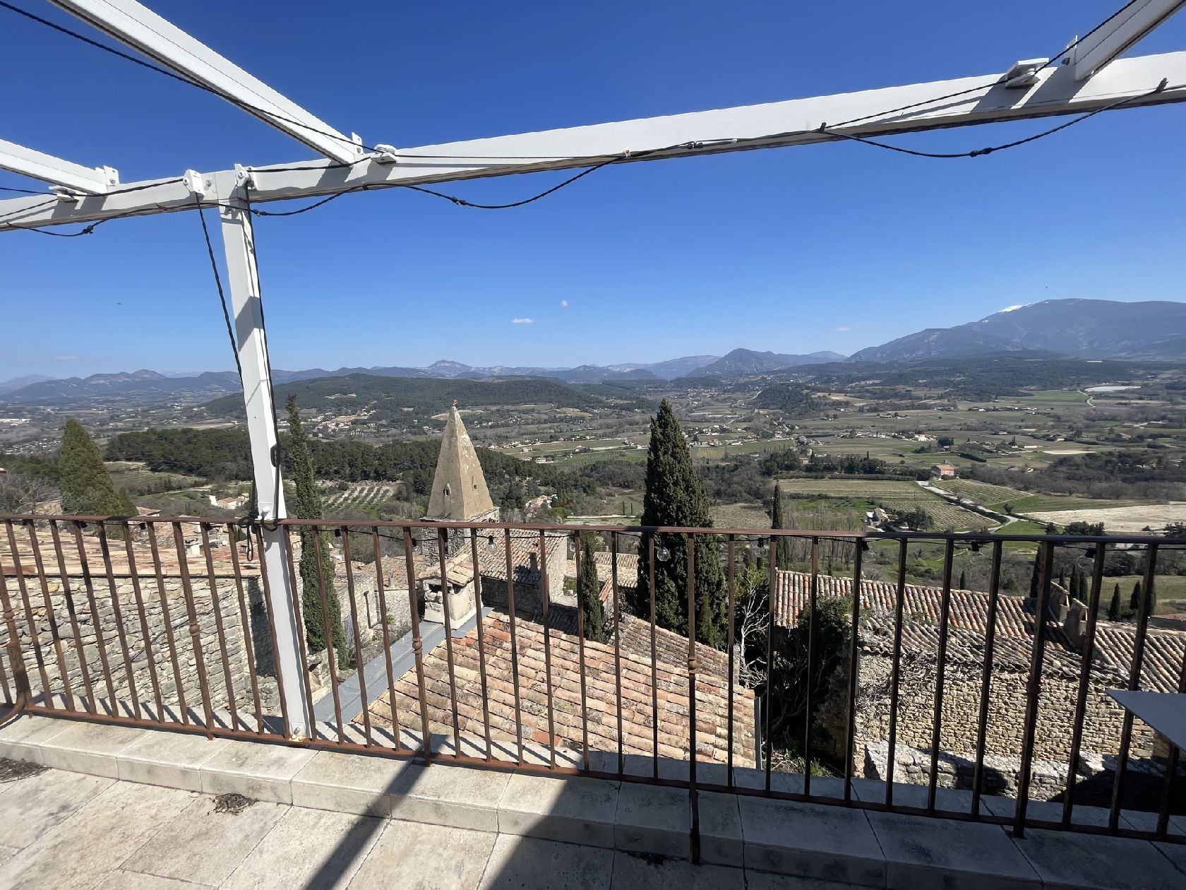 PROCHE VAISON - MUR COMMERCIAUX 90M2 AVEC VUE PANORMAIQUE