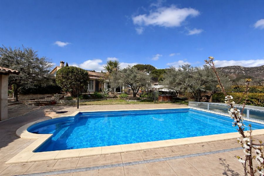 5 MIN DE NYONS - MAGNIFIQUE VILLA AVEC JARDIN ET PISCINE - image n°1