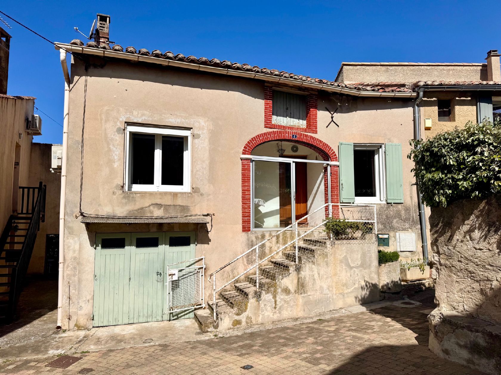 10 MIN DE VAISON - MAISON AVEC PATIO ET GARAGE