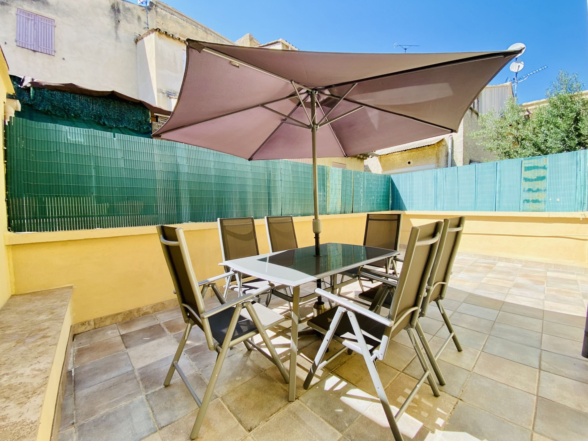 MALAUCENE CENTRE - BEL APPARTEMENT AVEC TERRASSE