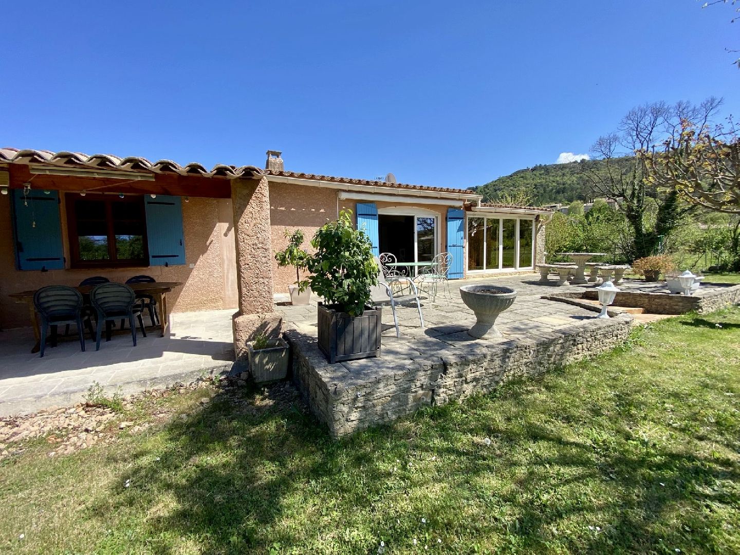 15 MINUTES DE VAISON-VILLA PLAIN-PIED DE 110 M2 AVEC PISCINE