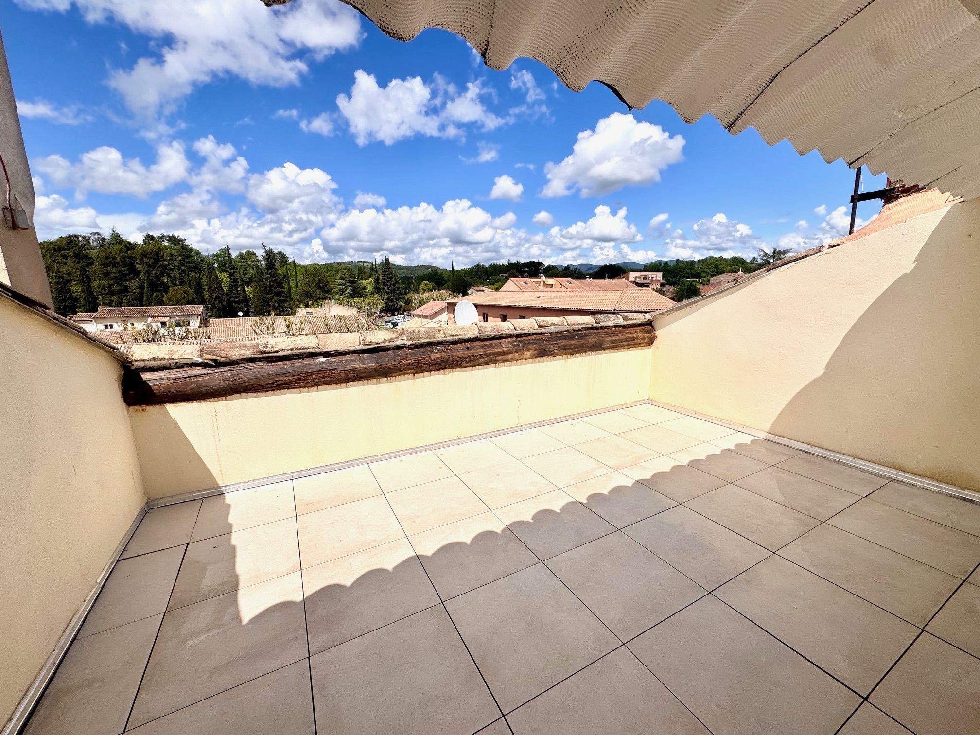VAISON CENTRE - DUPLEX RENOVE AVEC TERRASSE