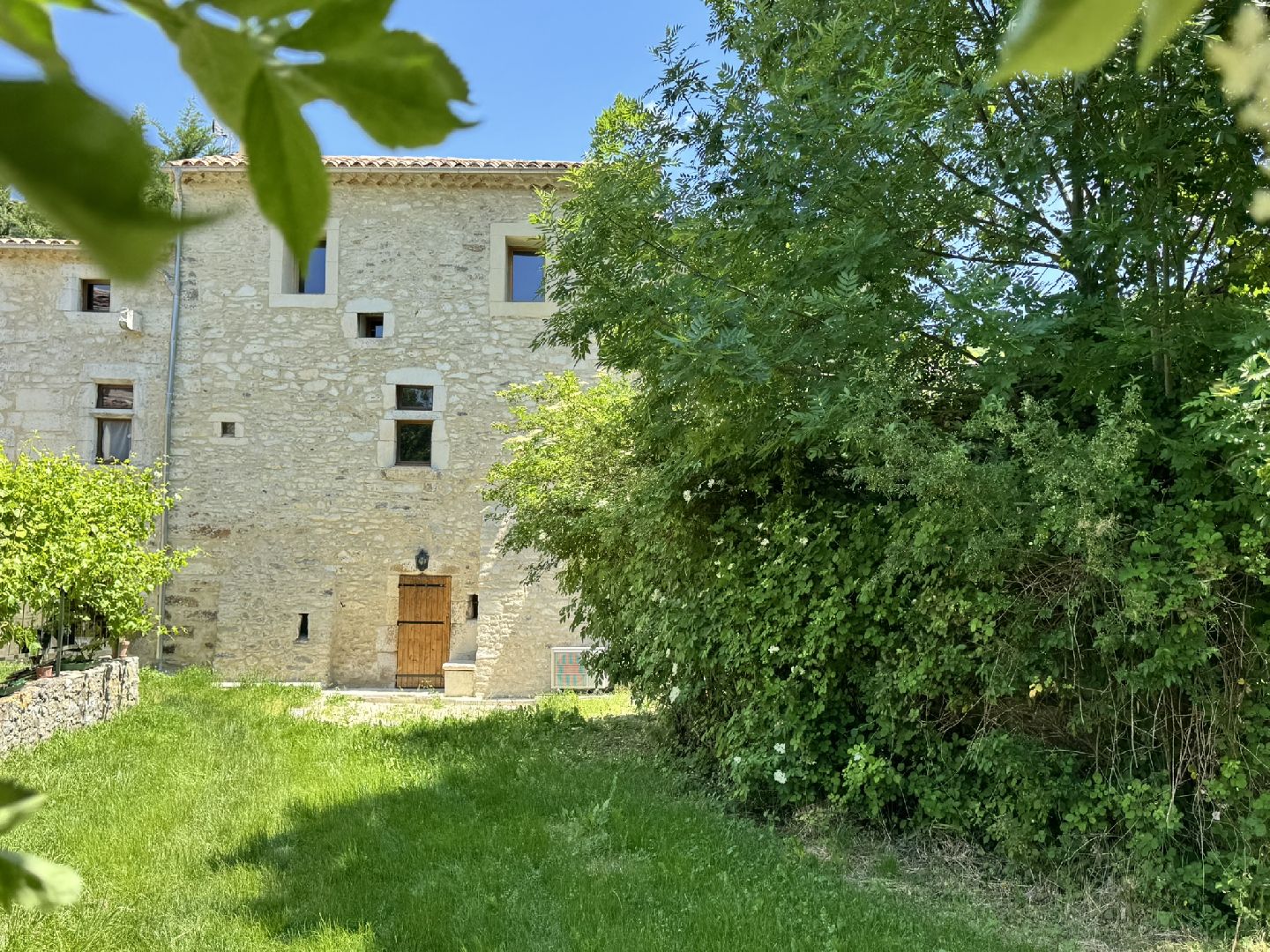 10 MIN DE DIEULEFIT - MAISON VILLAGE JARDIN ET CAVE