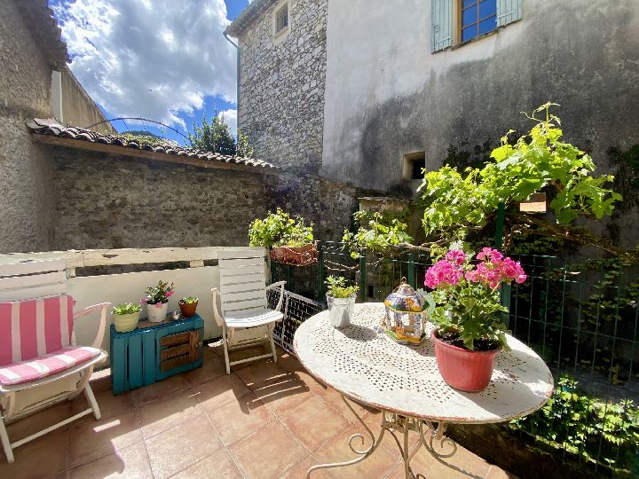 PROCHE MONTBRUN - CHARMANTE MAISON DE VILLAGE AVEC JARDINET - image n°1