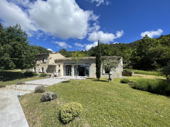 Proche Malaucene - Mazet en pierre avec piscine et vue - image n°1