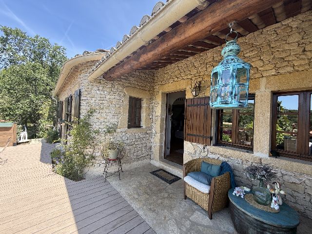 NYONS - ELEGANTE VILLA PROVENCALE AVEC PISCINE ET VUE - image n°1