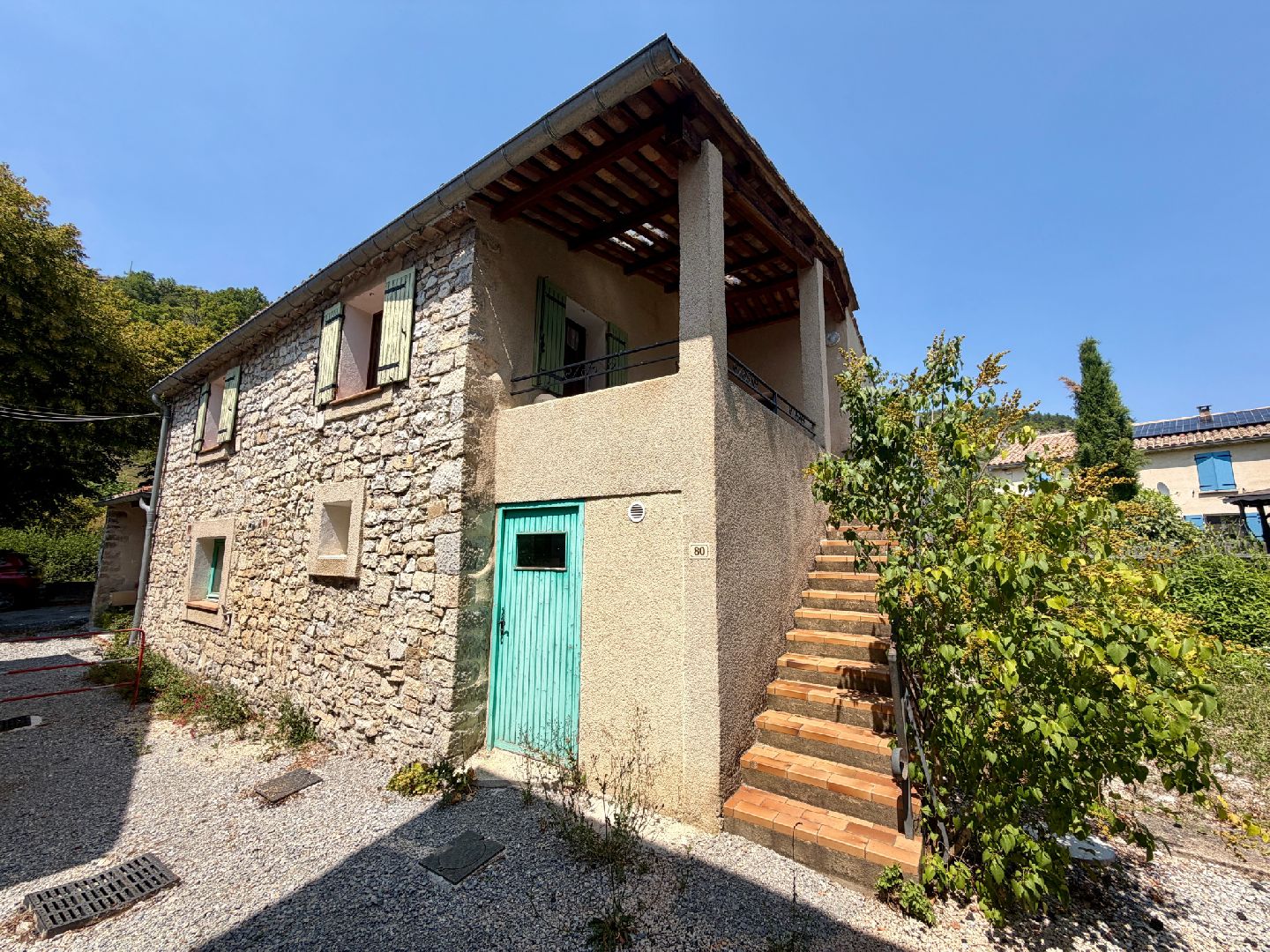 REGION BARONNIES - ENSEMBLE IMMOBILIER AVEC COMMERCE ET APPA