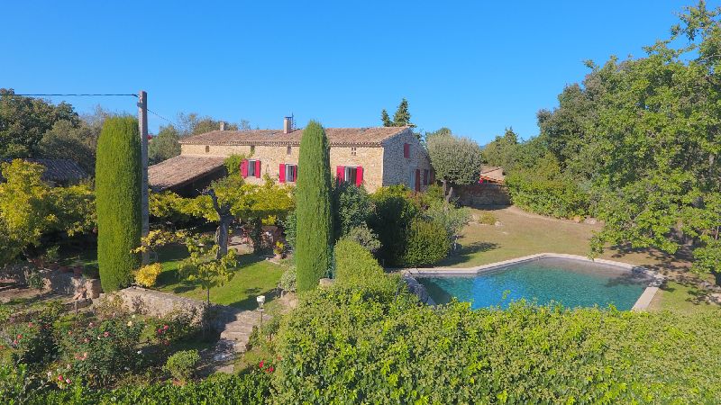 5 MN DE VAISON - MAS EN PIERRE DE 244 M2 AVEC PISCINE - image n°1